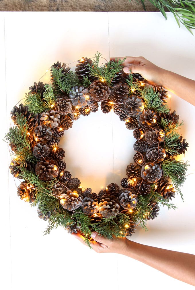 Beautiful Fast & Easy DIY Pinecone Wreath