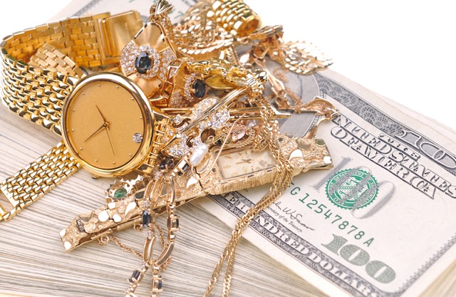 Pros and Cons of Selling Scrap Gold and Old Jewelry